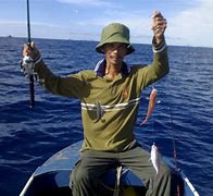 Mancing Ikan Besar Di Laut